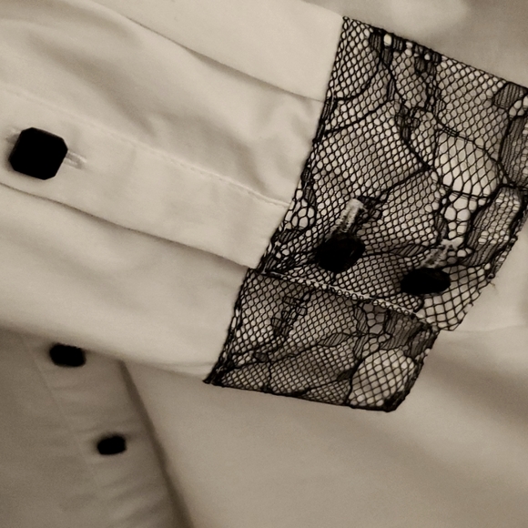 NY & Co blouse with ruching size Med - Picture 4 of 6